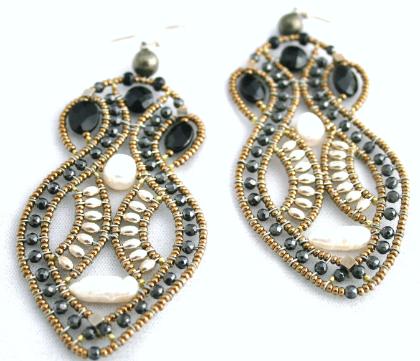Long Ziio earrings with pearls and black tourmaline